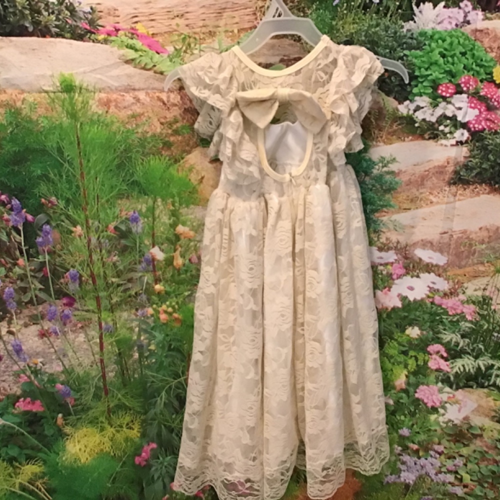 SALE STUNNING lace flower girl dress ruffle sleeve - Picture 4 of 8